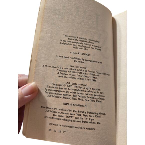 LaVyrle Spencer A HEART SPEAKS Emotional Wounded Hero Romance Jove 0515090395 - Picture 6 of 7